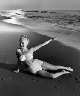 Marilyn Monroe feet photo thumbnail
