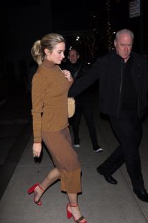 Emily Blunt feet photo thumbnail