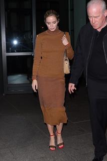 Emily Blunt feet photo thumbnail