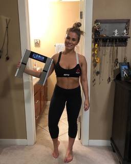 Paige VanZant feet photo thumbnail