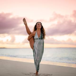 Kino MacGregor feet photo thumbnail