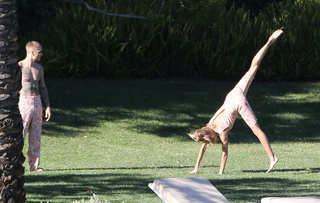 Hailey Bieber feet photo thumbnail