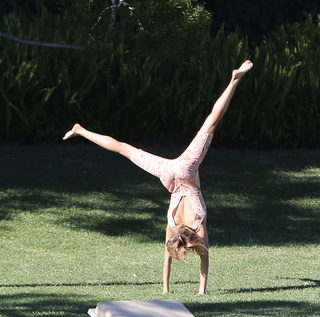 Hailey Bieber feet photo thumbnail