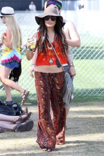 Vanessa Hudgens feet photo thumbnail