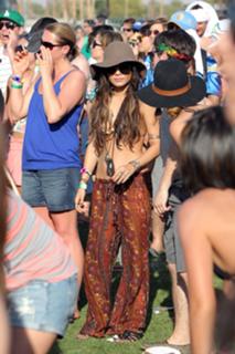 Vanessa Hudgens feet photo thumbnail