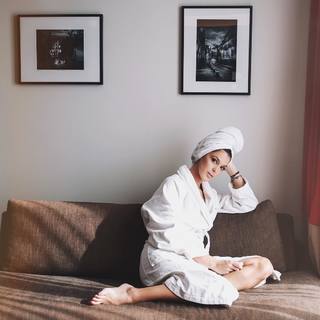 Iris Mittenaere feet photo thumbnail