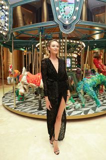 Candice Swanepoel feet photo thumbnail