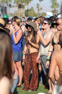 Vanessa Hudgens feet photo thumbnail