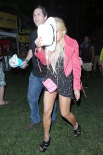 Lindsay Lohan feet photo thumbnail