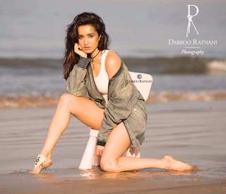 Shraddha Kapoor feet photo thumbnail
