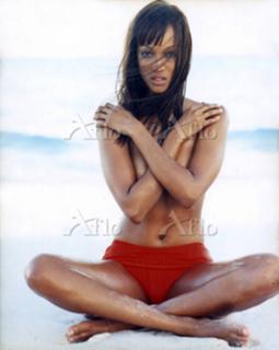 Tyra Banks feet photo thumbnail