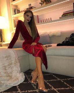 Xenia Tchoumitcheva feet photo thumbnail
