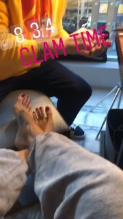 Brooke Burke feet photo thumbnail