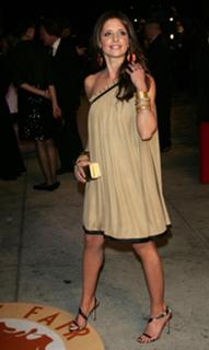 Sarah Michelle Gellar feet photo thumbnail