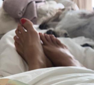 Giada De Laurentiis feet photo thumbnail