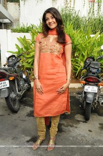 Kajal Aggarwal feet photo thumbnail