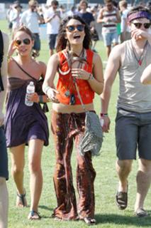 Vanessa Hudgens feet photo thumbnail