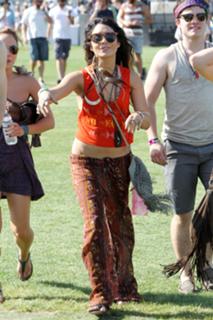 Vanessa Hudgens feet photo thumbnail