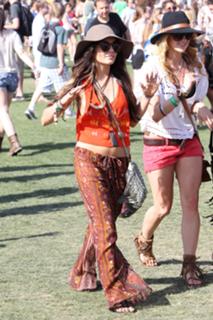 Vanessa Hudgens feet photo thumbnail