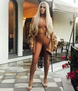 Busy Philipps feet photo thumbnail