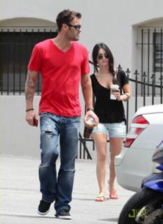 Megan Fox feet photo thumbnail