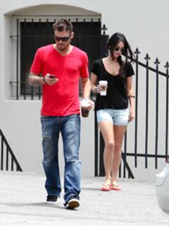 Megan Fox feet photo thumbnail