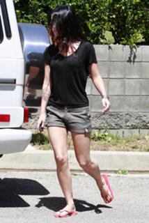 Megan Fox feet photo thumbnail
