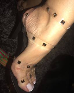 Karin Klemp feet photo thumbnail