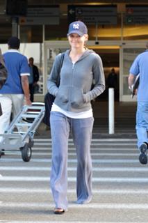 Jennifer Morrison feet photo thumbnail