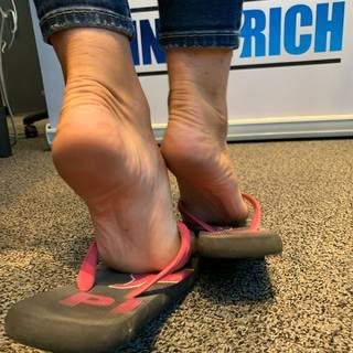 Kyle Unfug feet photo thumbnail
