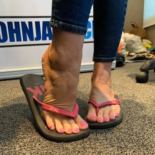 Kyle Unfug feet photo thumbnail