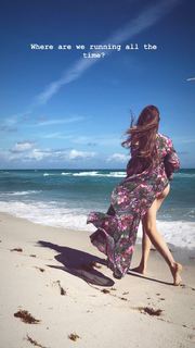 Xenia Tchoumitcheva feet photo thumbnail