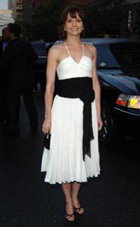 Jennifer Morrison feet photo thumbnail