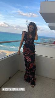 Xenia Tchoumitcheva feet photo thumbnail