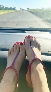 Alaine Crissiê feet photo thumbnail