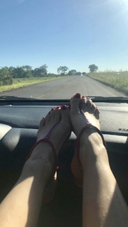 Alaine Crissiê feet photo thumbnail
