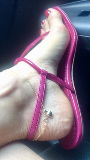 Alaine Crissiê feet photo thumbnail