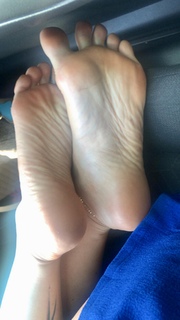 Alaine Crissiê feet photo thumbnail