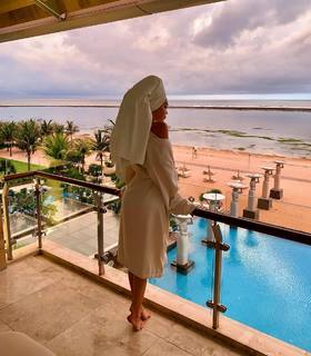 Nabilla Benattia feet photo thumbnail