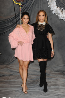 Vanessa Hudgens feet photo thumbnail