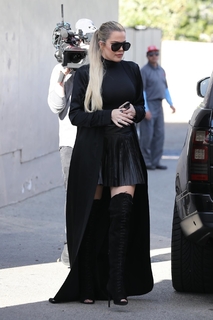 Khloé Kardashian feet photo thumbnail
