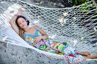 Kino MacGregor feet photo thumbnail