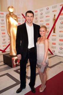 Hayden Panettiere feet photo thumbnail