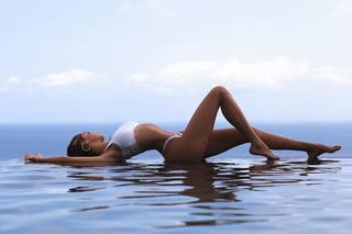 Nabilla Benattia feet photo thumbnail