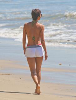 Halle Berry feet photo thumbnail