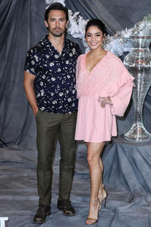 Vanessa Hudgens feet photo thumbnail