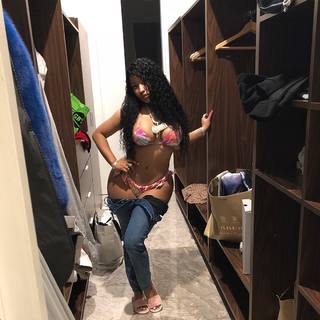 Nicki Minaj feet photo thumbnail