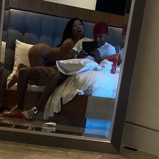 Nicki Minaj feet photo thumbnail