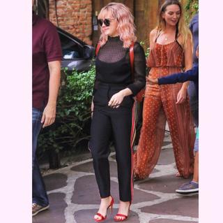 Maisie Williams feet photo thumbnail