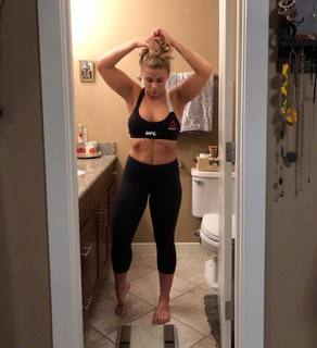 Paige VanZant feet photo thumbnail